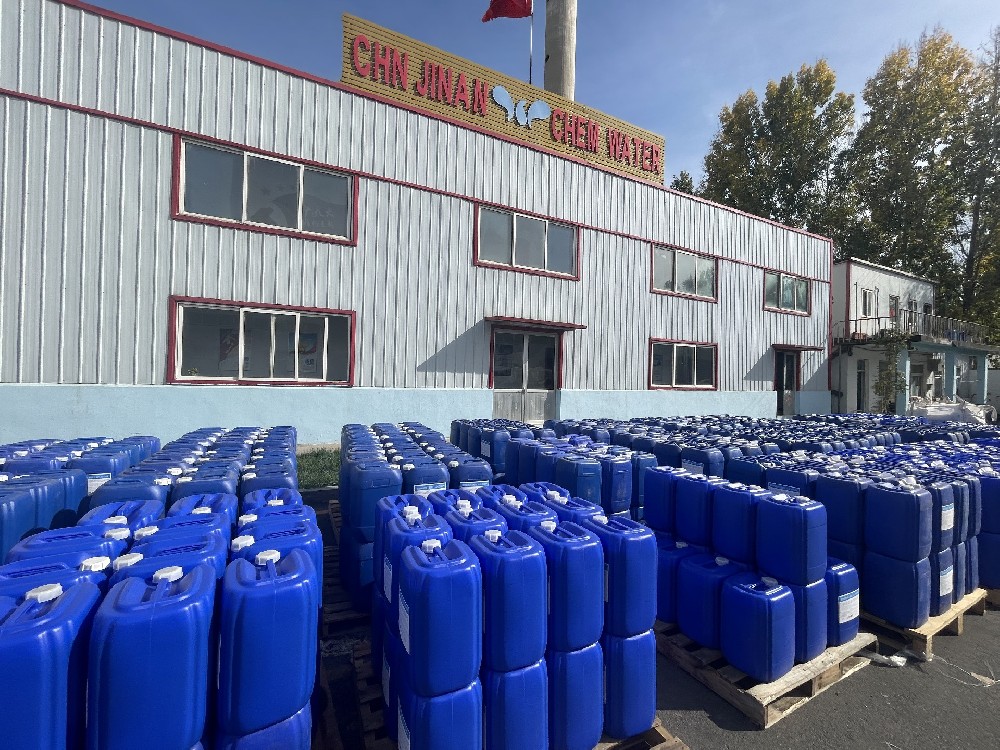 供熱采暖季來(lái)臨，40噸熱網(wǎng)阻垢劑發(fā)貨！